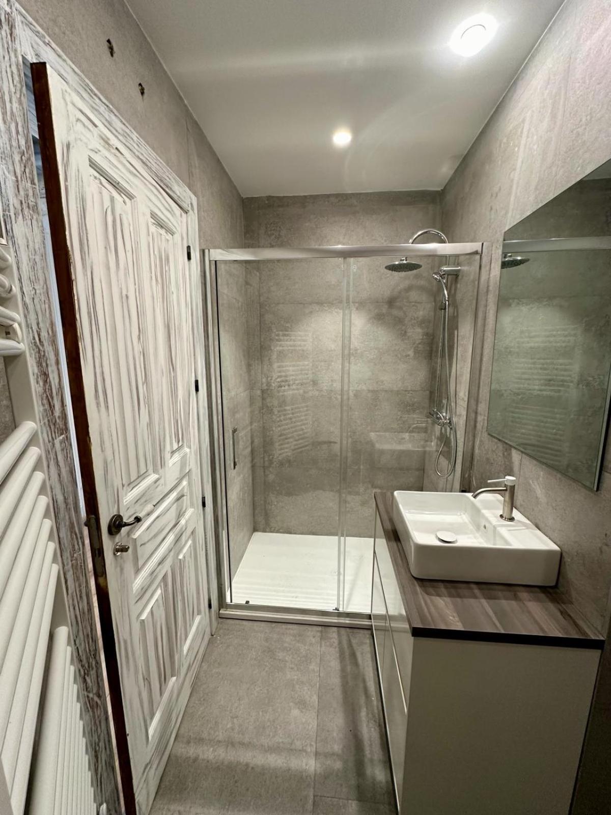 Apartamentos Carolina By Gaiarooms ليون المظهر الخارجي الصورة