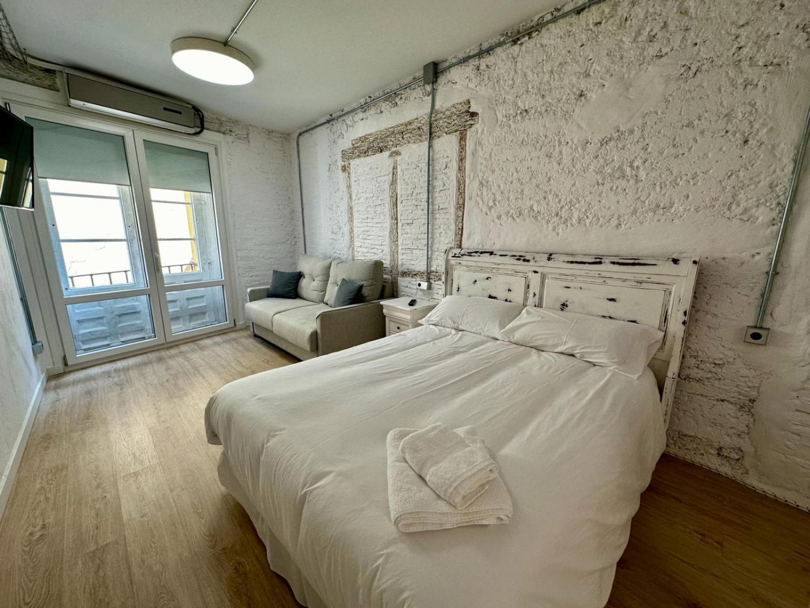 Apartamentos Carolina By Gaiarooms ليون المظهر الخارجي الصورة