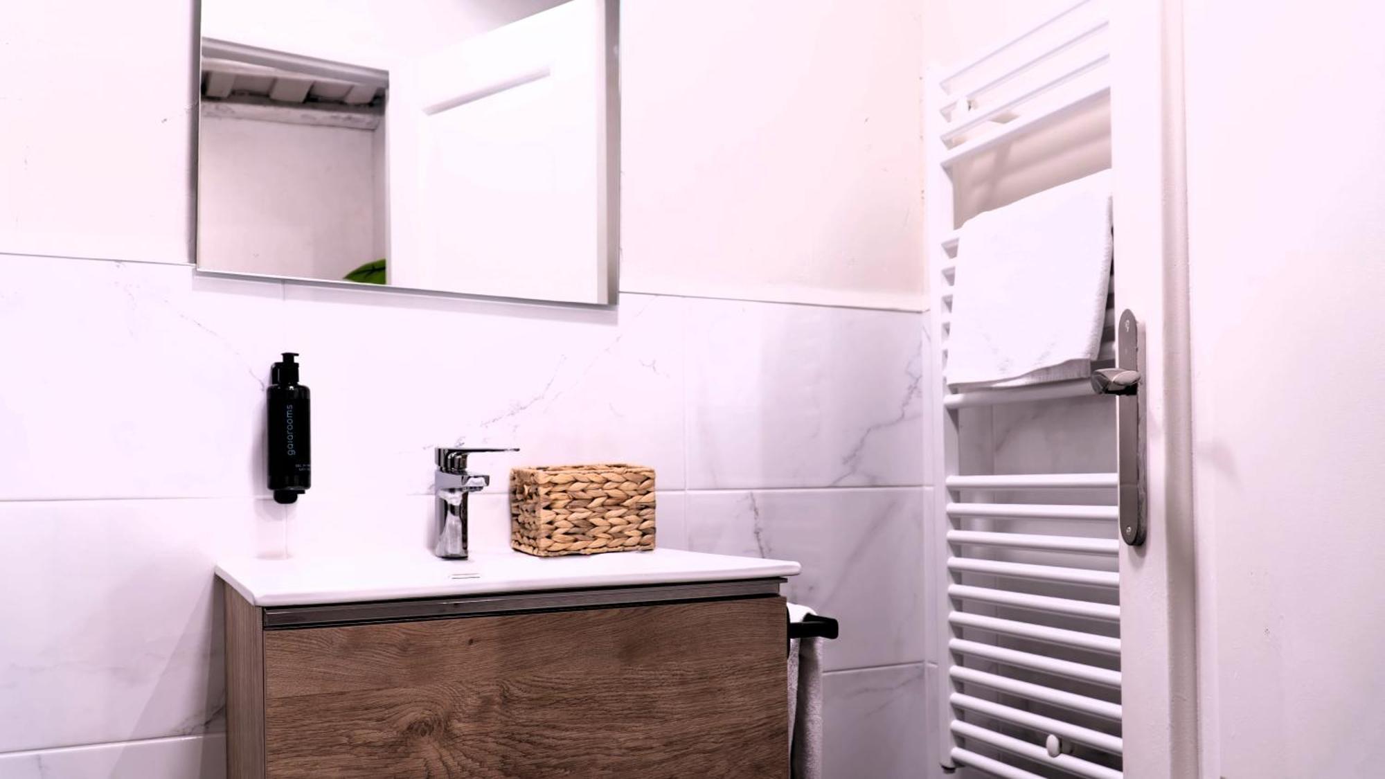 Apartamentos Carolina By Gaiarooms ليون المظهر الخارجي الصورة
